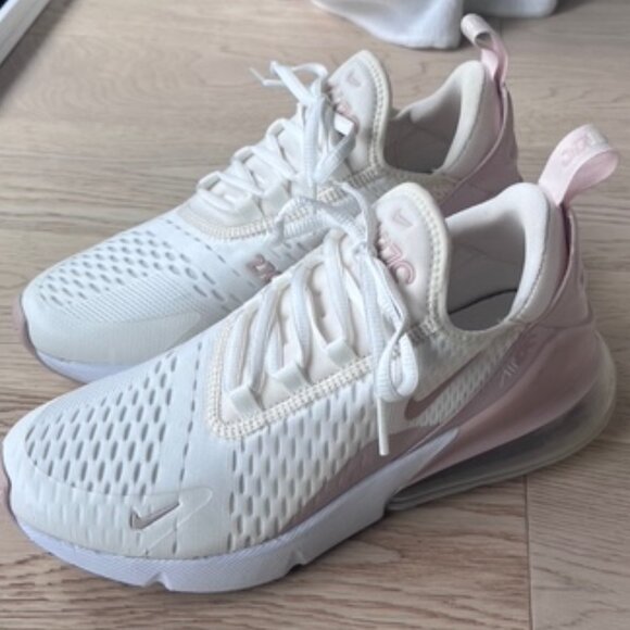 Women's Nike Air Max 270 Running Shoe - size 8 - Picture 2 of 6